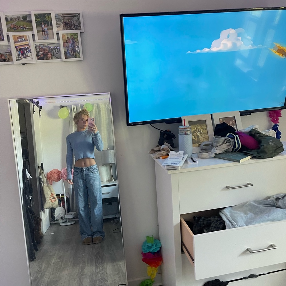 Blue Cropped Sweater and Jeans Outfit